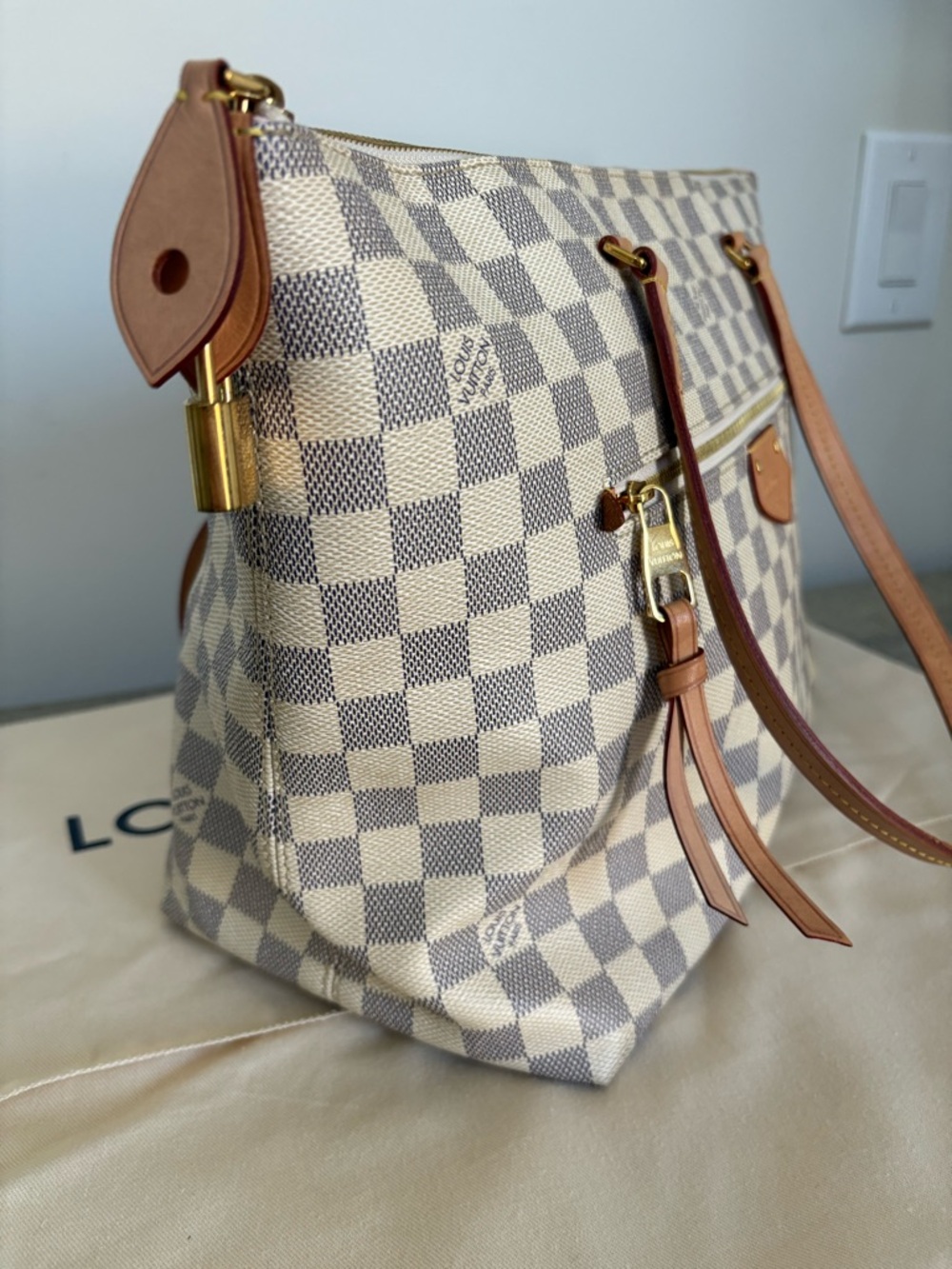 Louis Vuitton Damier Azur Totally MM Tote – Authentic w/ Receipt, Lock & Keys - Picture 4 of 13